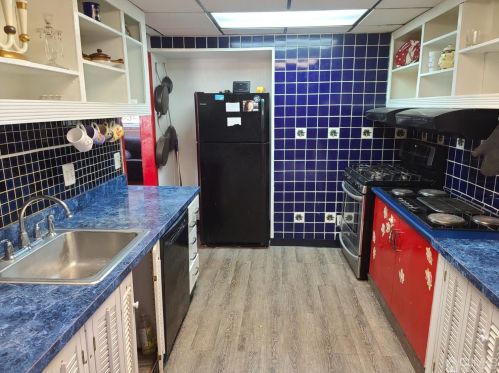 52 Lloyd St, Edison NJ 08817-5256 exterior