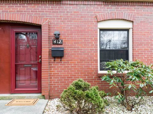 412 Country View Ct, Pittsburgh, PA 15205-1608