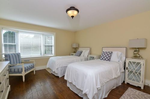 151 Allston Ave, Middletown RI 02842-5803 exterior