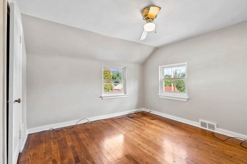 325 Johnston Rd, Pittsburgh PA 15235-1617 exterior