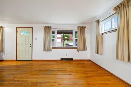 831 Muldowney Ave, Pittsburgh, PA 15122-1132