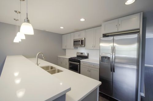 2938 Hamlin Ave, Chicago, IL 60618-7212