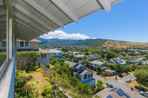 2021 Kakela Dr, Honolulu, HI 96822-2158