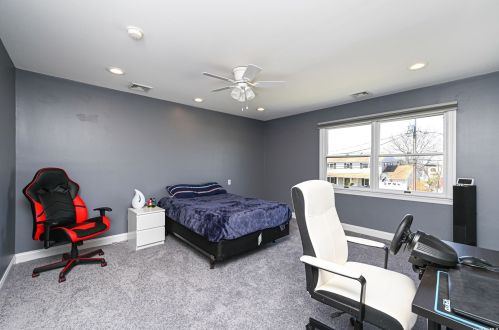 95 Midway St, Babylon NY  11702-4311 exterior