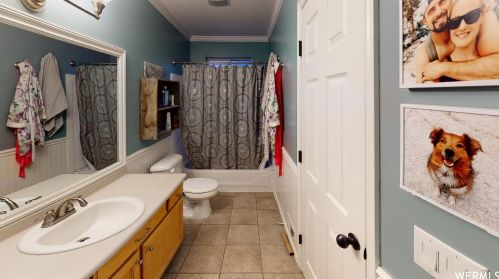 5229 Crus Corvi Rd, Taylorsville UT 84081-5214 exterior