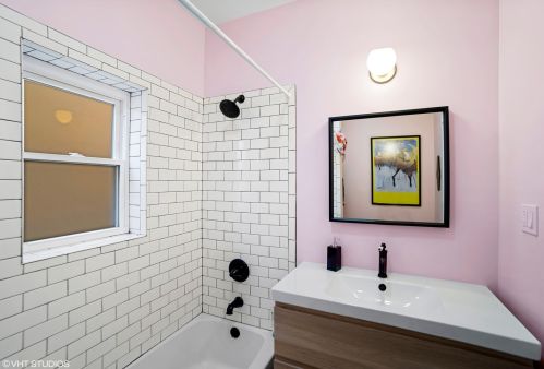 3067 Gresham Ave, Chicago IL 60618-6708 exterior