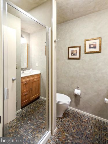 16 Arlive Ct, Rockville MD 20854-2978 exterior