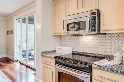 335 Massasoit Trl, Eastham MA 02642-4106 exterior