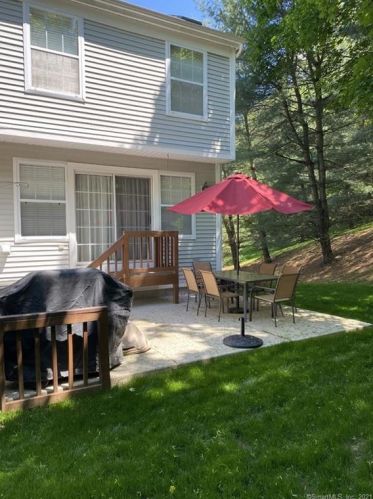 207 Foxboro Dr, Norwalk, CT 06851-1155