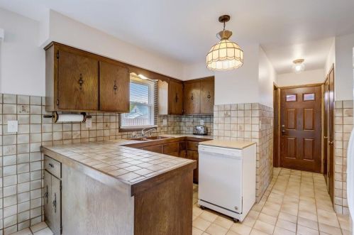 5826 14th St, Milwaukee WI 53221-5001 exterior