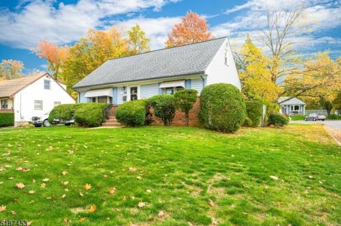 36 Emerald Pl, Clark, NJ 07066-1468