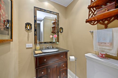 210 Pearson St, Chicago IL  60611-2363 exterior