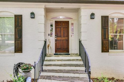 2884 Cravey Dr, Atlanta GA  30345-1420 exterior