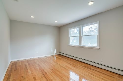 10 Buttonwood Dr, Huntington Station NY 11746-4803 exterior