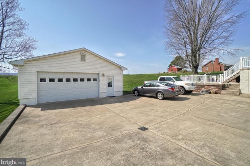 7504 Picnic Wood Rd, Middletown MD 21769-8223 exterior