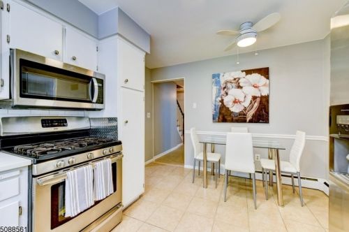 141 Hillside Ave, Bridgewater NJ  08807-1728 exterior