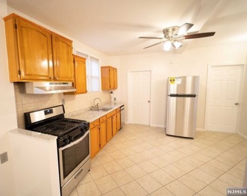 824 28th St, Union City NJ  07087-2297 exterior