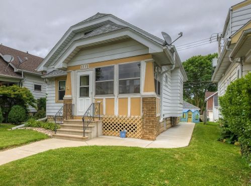 2252 65th St, Milwaukee, WI 53219-2060