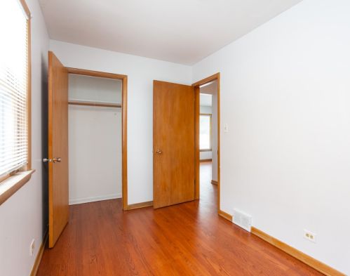 4716 Kennicott Ave, Chicago IL 60630-4322 exterior