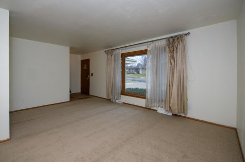 8739 Ohio Ave, Milwaukee, WI 53227-4542