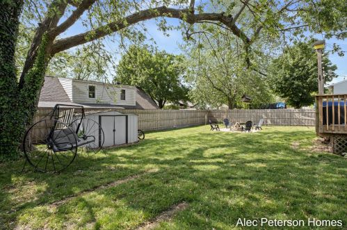 4041 Lester Dr, Grand Rapids MI 49525-1455 exterior