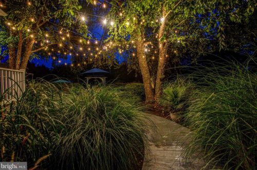 13606 Mt Prospect Dr, Rockville MD 20850-3510 exterior