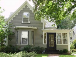 46 Central St, Newton, MA 02466-2409