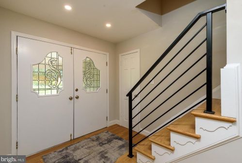 1209 Forestwood Dr, Mc Lean VA  22101-2603 exterior