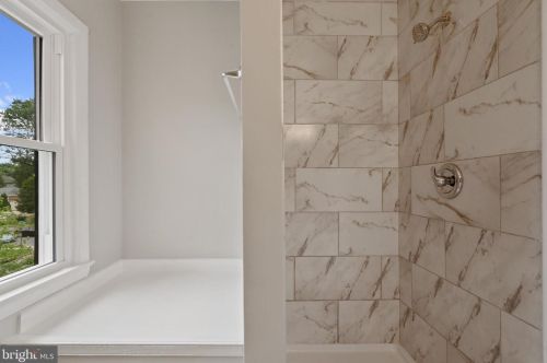 5207 Dover Pl, Alexandria VA 22311-1204 exterior