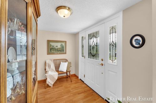 2112 Emens Dr, Meskegon MI 49444-4445 exterior