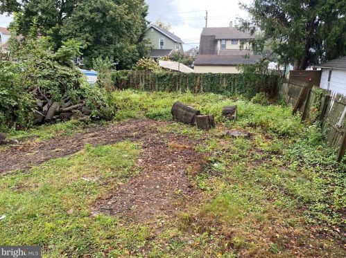 25 Roland Rd, Chester PA 19015-3329 exterior