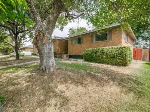 3044 Cliff Creek Dr, Dallas, TX 75233-1702