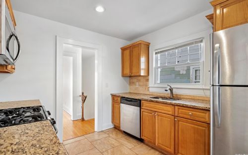 19 High St, Valley Stream NY 11581-1417 exterior