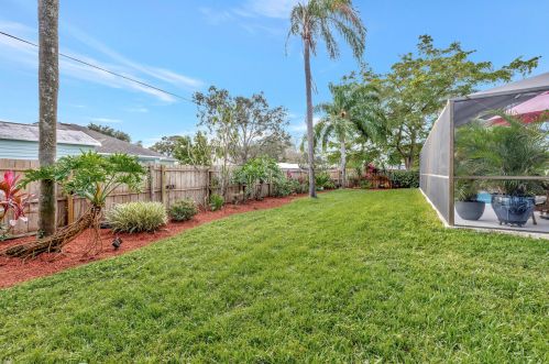 2332 Gillette Ave, Fort Pierce FL  34952-7432 exterior