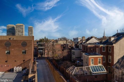 241 6th St, Philadelphia PA  19106-3723 exterior