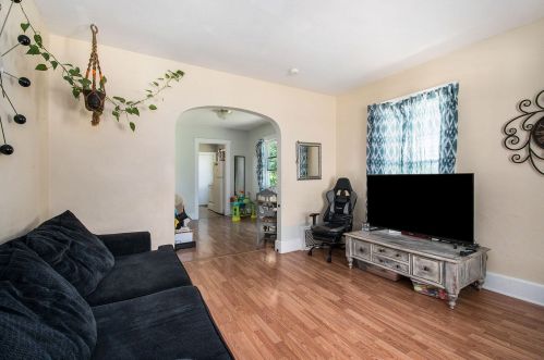 1608 Bank St, Kalamazoo MI 49001-2909 exterior