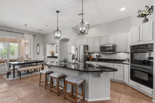 2425 Barbie Ln, Phoenix AZ  85085-5004 exterior