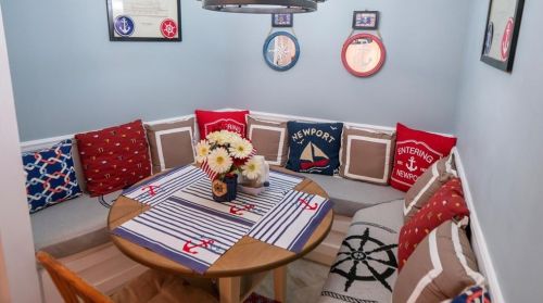 2 Capella, Middletown RI 02840-1590 exterior