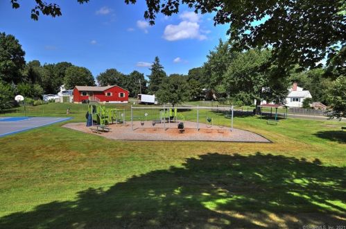 320 Anderson Ave, Milford CT 06460-7004 exterior