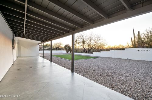 6611 Swan Rd, Tucson AZ 85718-5433 exterior