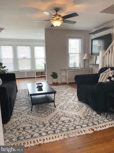 6131 Erdrick St, Philadelphia PA 19135-3516 exterior