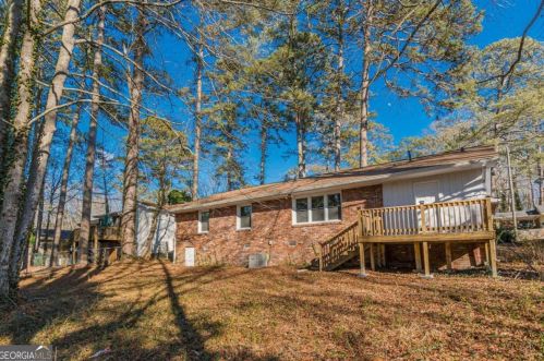 4335 Greenleaf Rd, Atlanta GA exterior