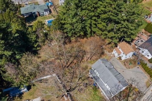 617 Grv St, Newton MA 02466-2209 exterior