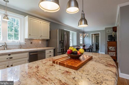 426 Dolly Dr, Lancaster PA 17601-3619 exterior