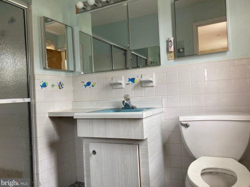 1172 Laurel Ln, Huntingdon Valley PA 19006-3216 exterior