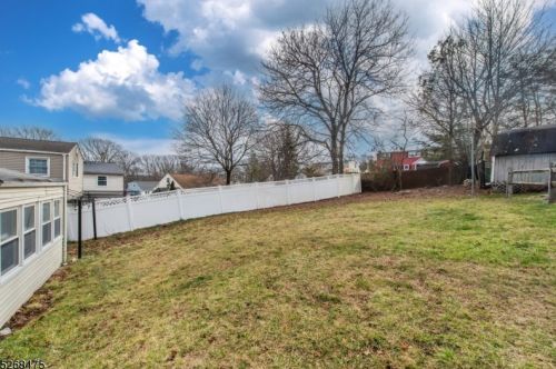 11 Duncan Ln, Rockaway NJ  07866-2807 exterior