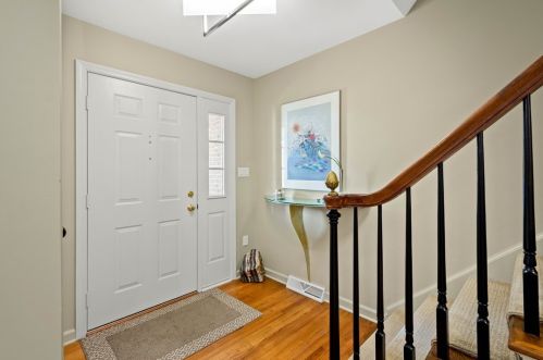 416 Royal Ct, Pittsburgh, PA 15234-1049