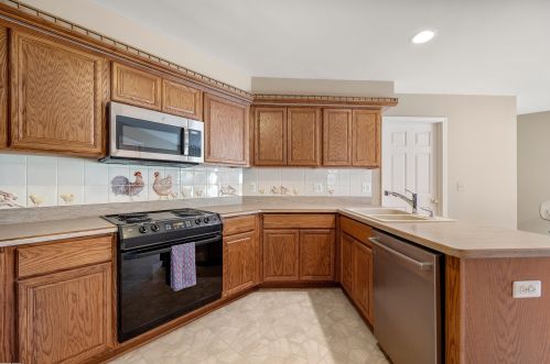 52064 Southview Rdg, Macomb Township MI 48042-1120 exterior