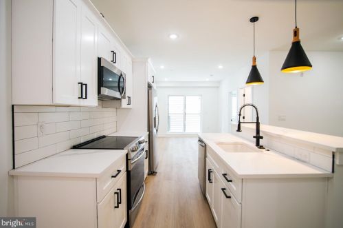 25 Hortter St, Philadelphia, PA 19119-2205