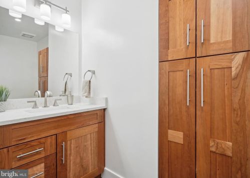 921 E St, Washington DC 20003-2845 exterior